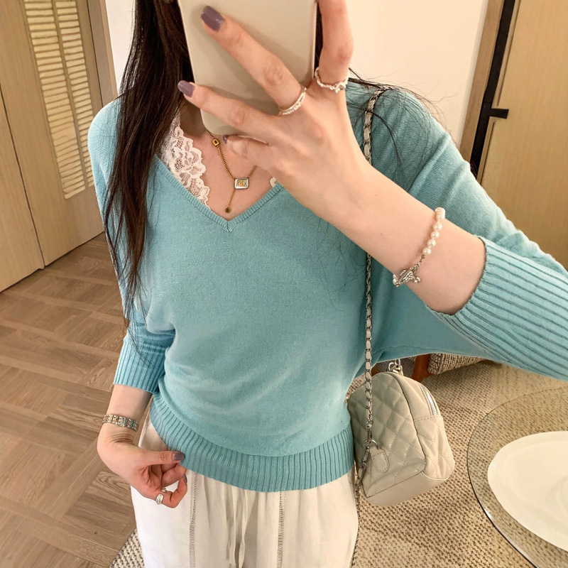 Gentle and elegant green mid-sleeve V-neck knit top for women, new summer style, relaxed fit, loose and slimming, extremely attractive top