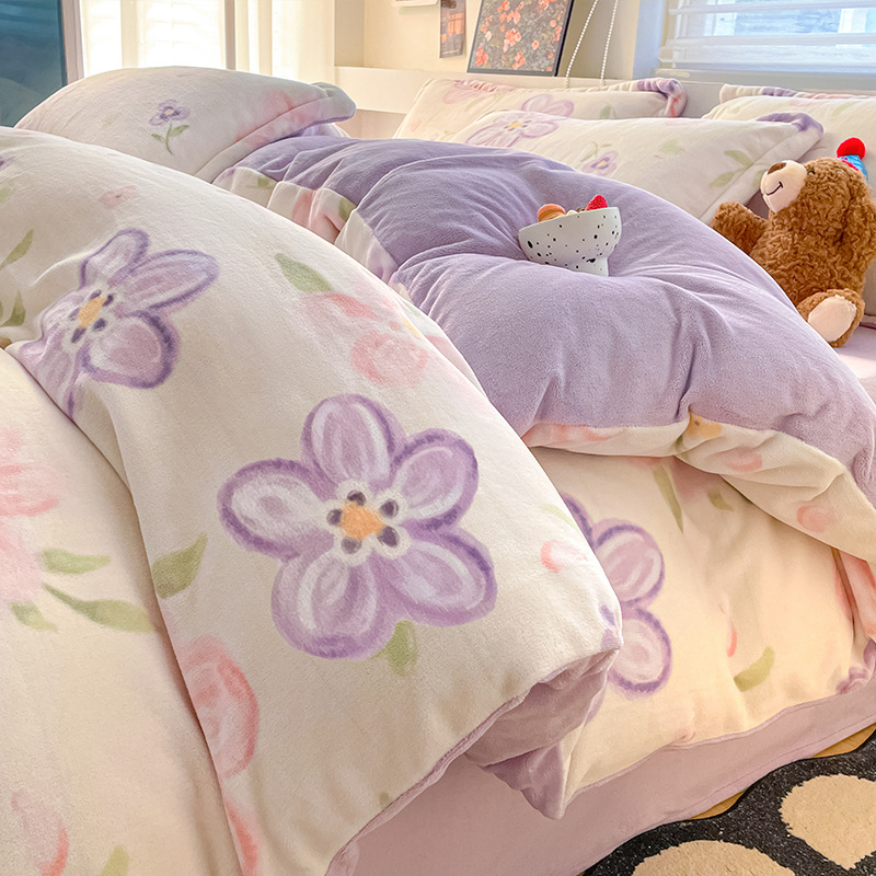 Invierno engrosado y cálido de terciopelo de leche de cuatro piezas conjunto 2025 nuevo pequeño fresco de coral sábanas cubiertas de cama