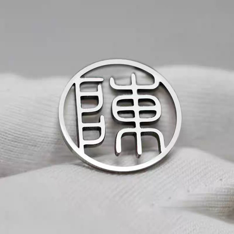 24K金メッキブローチカスタム龍年透かしバッジ金属工牌胸牌高級金色文字彫刻|undefined