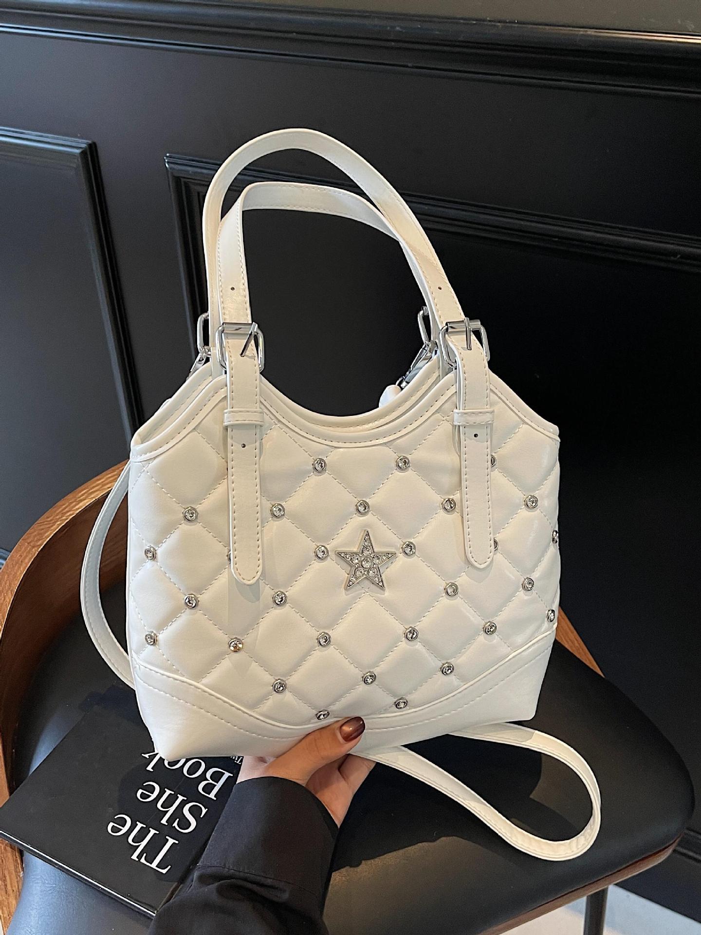 Bolso de remaches de moda de estilo extranjero para mujeres 2025 verano nuevo diamante versátil bolso de mochila súper caliente bolso de cubo