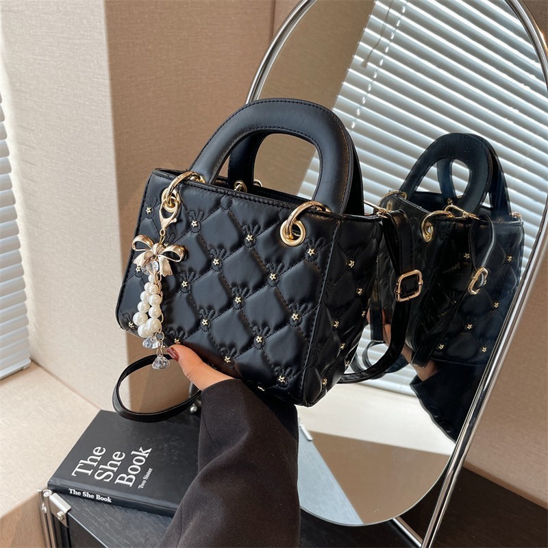 2024 Spring and Summer New Style Daffy Bag Women's High-end Rhombic Embroidery Pearl Portable Bucket Bag Shoulder Crossbody Bag