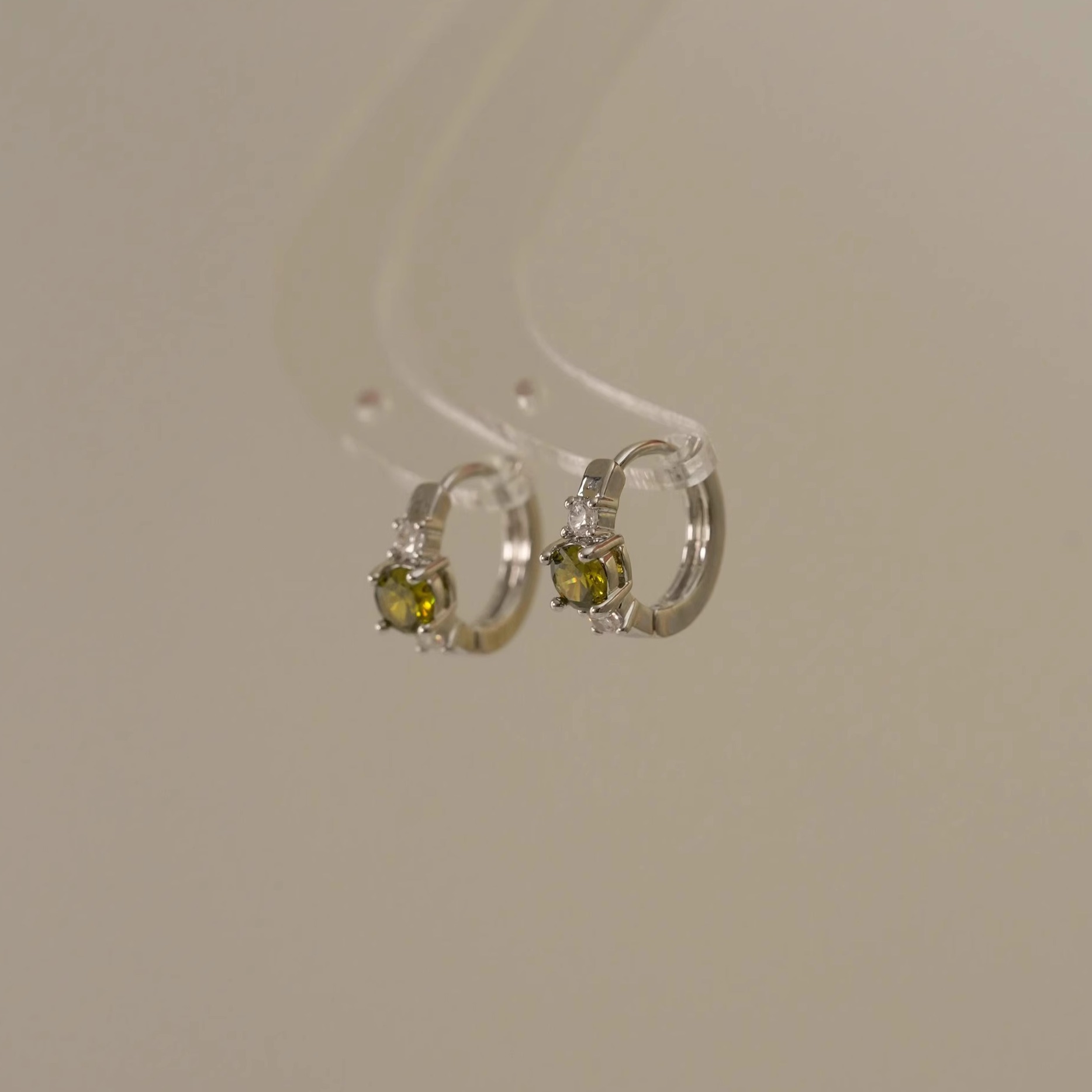 Boucles d'oreilles puce en zircon vert olive style chinois chic_voghion.com