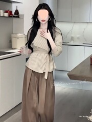 早秋穿搭一整套大方得体大码设计感条纹收腰衬衫上衣阔腿裤套装女