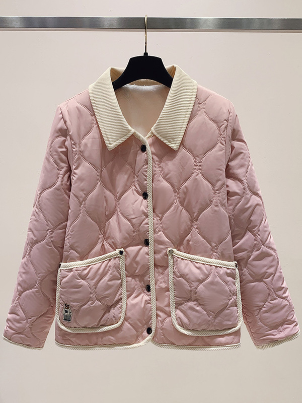 色の小さい香の風の冬の新型の綿入れの服の女性のゆったりしている大きいサイズの百合の外はベルベットを着て厚い襟の小さい綿入れの上着をひっくり返します。|undefined