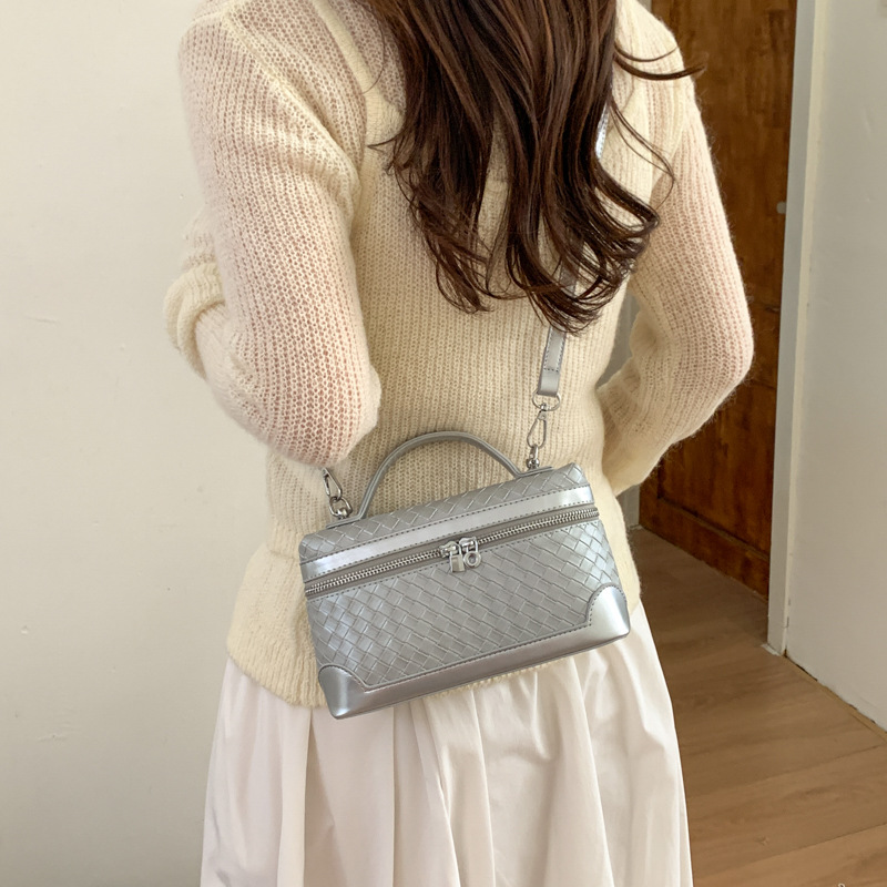 La versión coreana de Nicholls 2026 primavera y verano nueva moda casual diaria de hombro moletín de mano bolso de mujer image 3