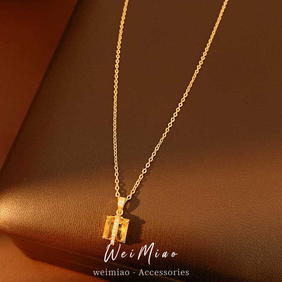 Temperamento exquisito, collar de pendientes retrógrados cuadrados, lujo ligero, nicho, cadena de clavícula, conjunto de joyas al por mayor.