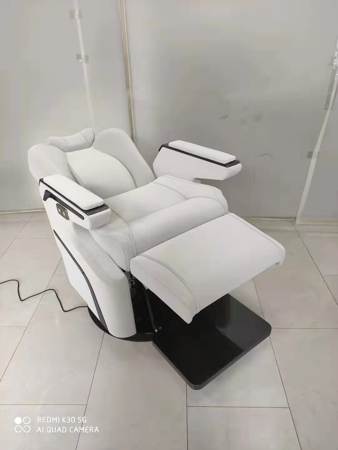 Peluquería de elevación automática Peluquería silla grande hidráulica bomba grande giratoria elevar inferior controlable ángulo de respaldo con almohada