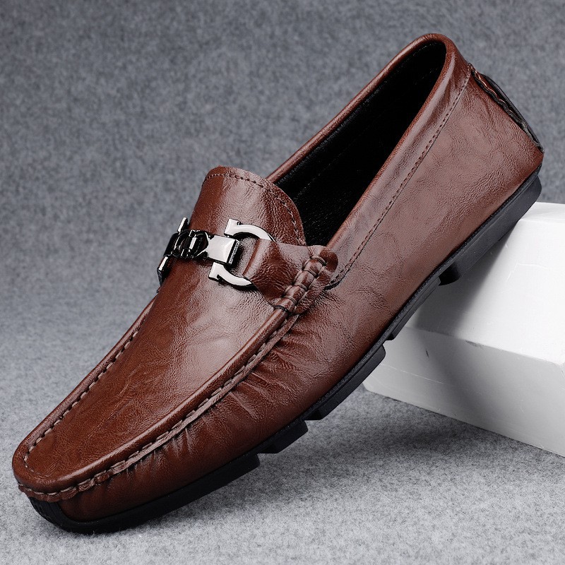 Zapatos de hombre de cuero real 2025 nuevos zapatos de negocios británicos transpirables con suela suave zapatos casuales perezosos con un pie zapatos para hombre