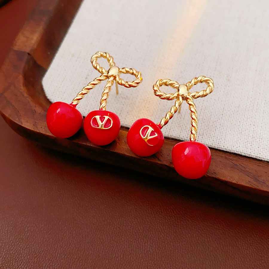 Aguja de plata, arco, letras de cereza, pendientes, collares frescos y dulces, cadenas de clavícula, temperamento de nicho, joyería femenina, sentido superior.