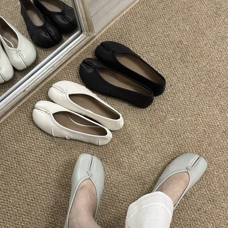2026 New Women's Split-Toe Shoes, Sheepskin Flat Pig's Hoof Shoes, Summer Comfortable Casual Shoes, High-End Version 2026 New Women's Split-Toe Shoes, Sheepskin Flat Pig's Hoof Shoes, Summer Comfortable Casual Shoes, High-End Version