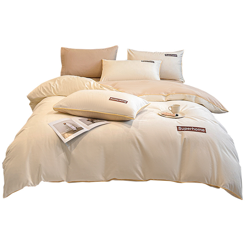 Cama cepillada de algodón puro simple de cuatro piezas de una clase de algodón materno e infantil otoño e invierno funda de edredón gruesa sábana ropa de cama de tres piezas