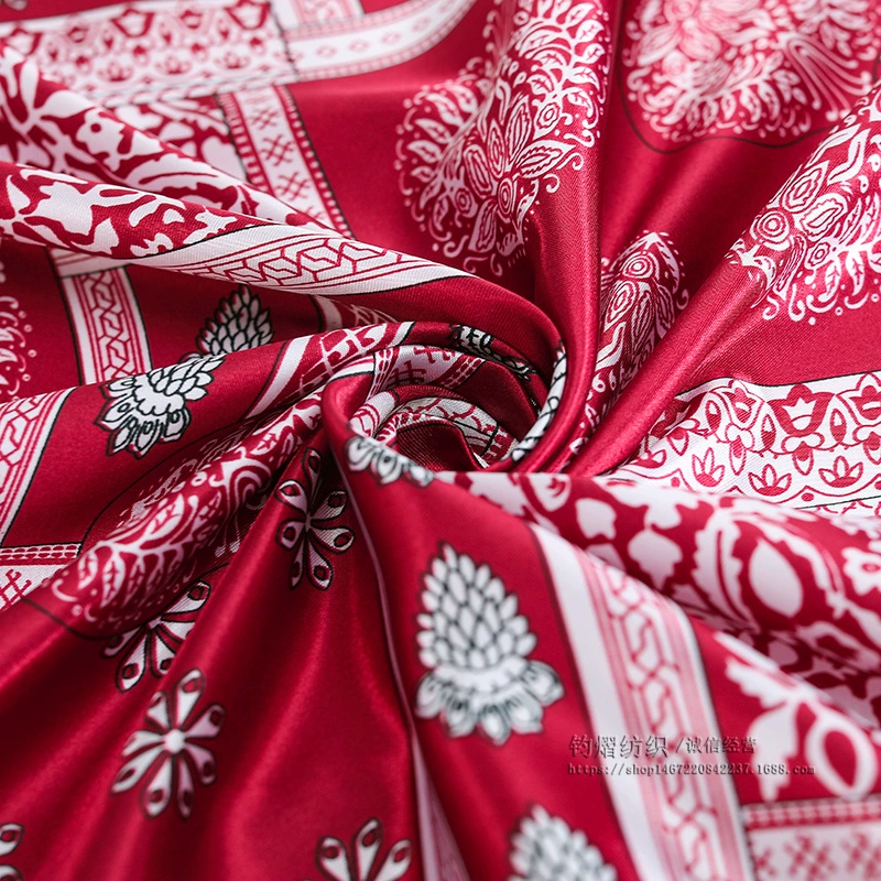 Реалистичная шелковистая ткань для этно-стиля