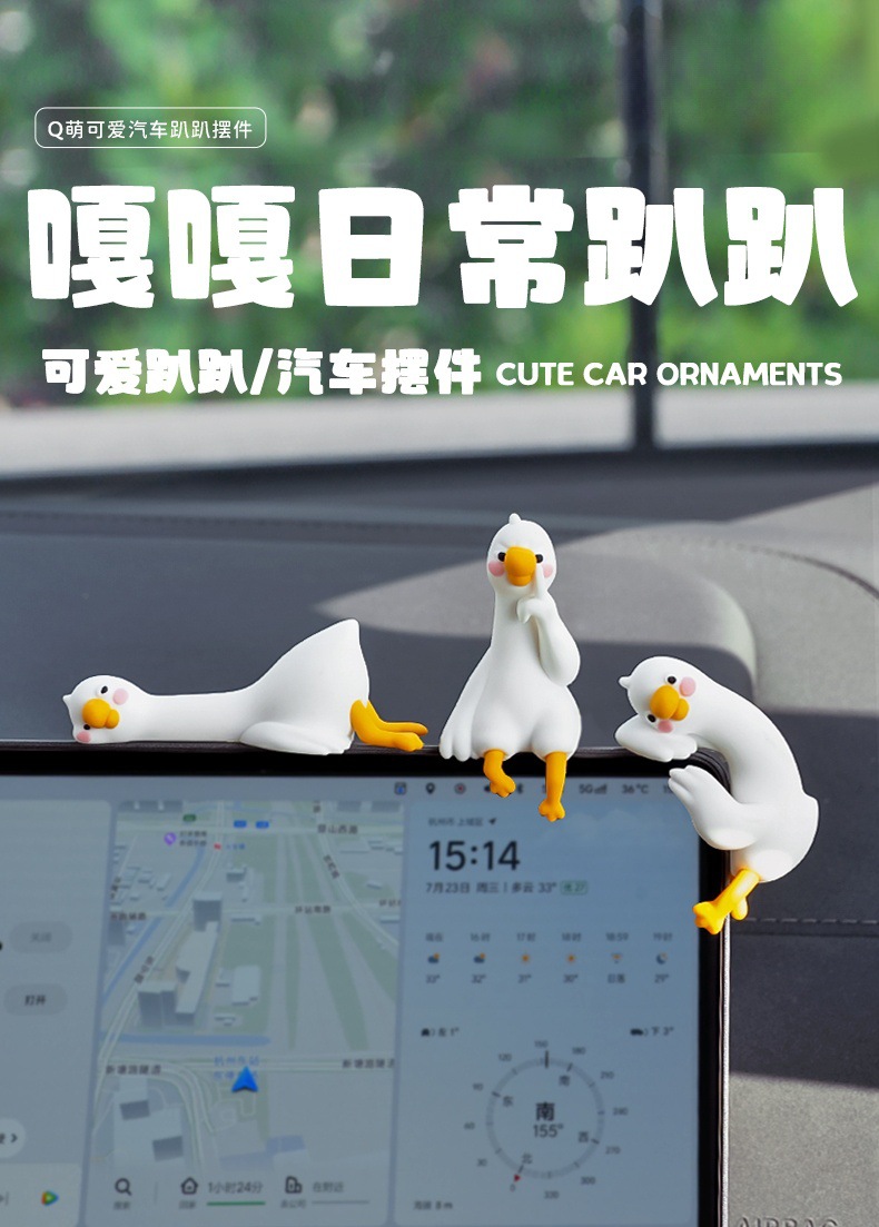 Car dashboard display ornament: Big white goose that quacks, a daily interior decoration for the car, a stress-relief ornament for driving