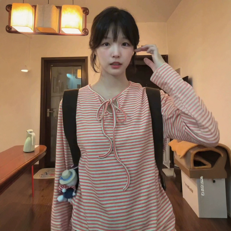 Korean-style retro color-block striped tie-neck long-sleeve women's t-shirt, early autumn 2026 new loose-fitting design top Korean-style retro color-block striped tie-neck long-sleeve women's t-shirt, early autumn 2026 new loose-fitting design top