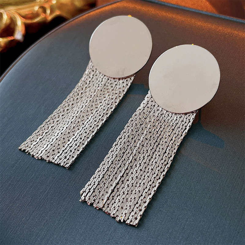 Aguja de plata círculo borla línea pendientes europeos y americanos exagerados de alta gama pendientes personalizados pendientes de moda pendientes elegantes al por mayor