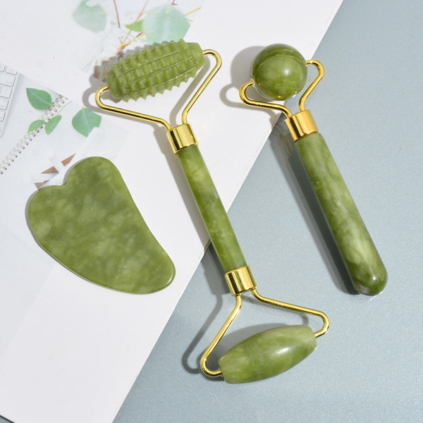 Cosmetic massager for face for training