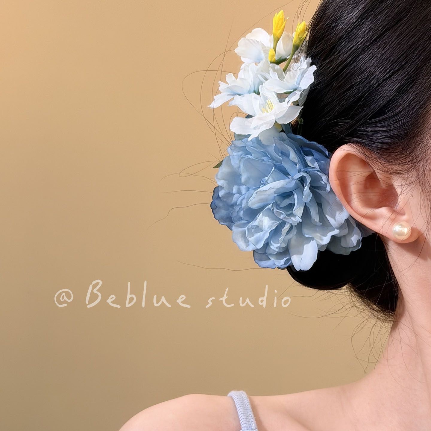 5# blue simulated daffodil flower hair clip, approximately 4cm, side clip