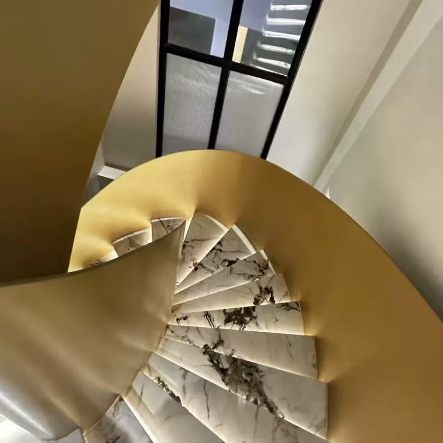 厂家现做别墅网红弧形钢板楼梯  酒店会所楼梯钢结构栏杆扶手