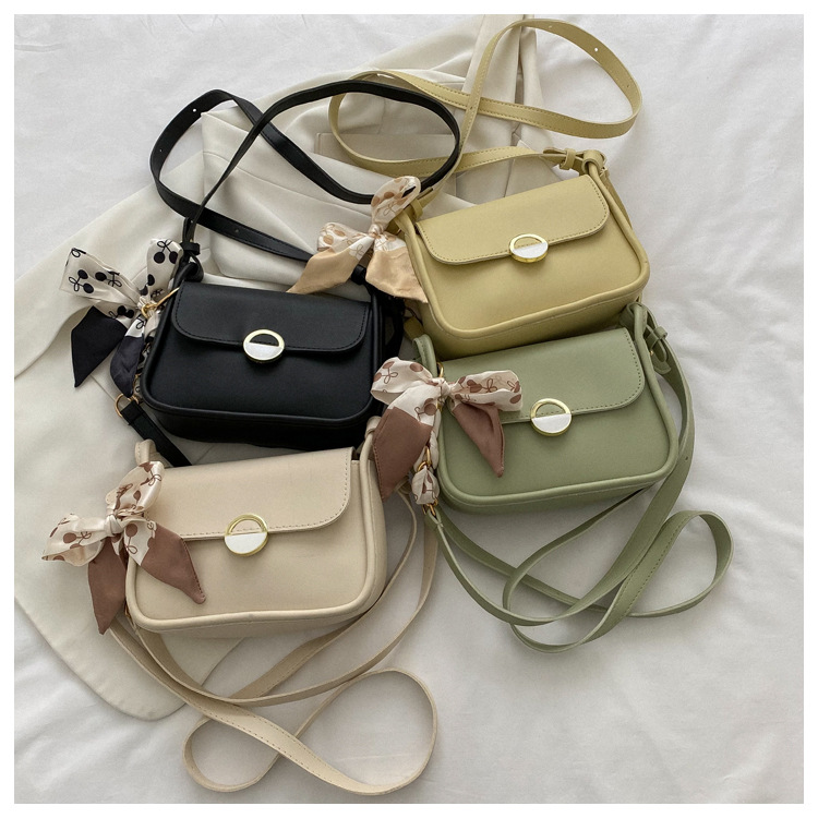 Women's Medium Pu Leather Solid Color Vintage Style Classic Style Lock Clasp Underarm Bag display picture 19