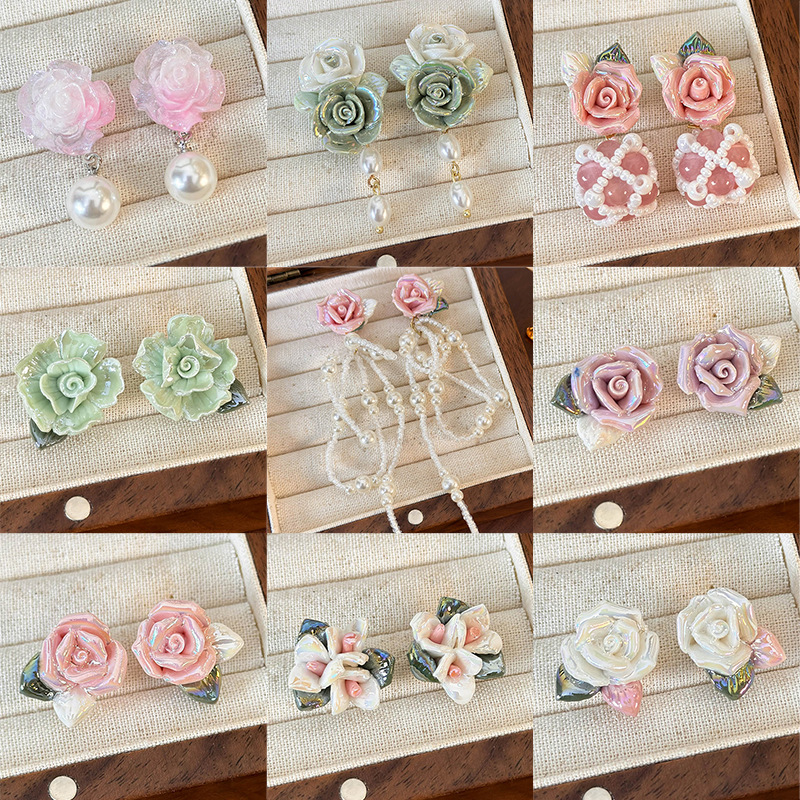 Retro elegant design three dimensional earrings