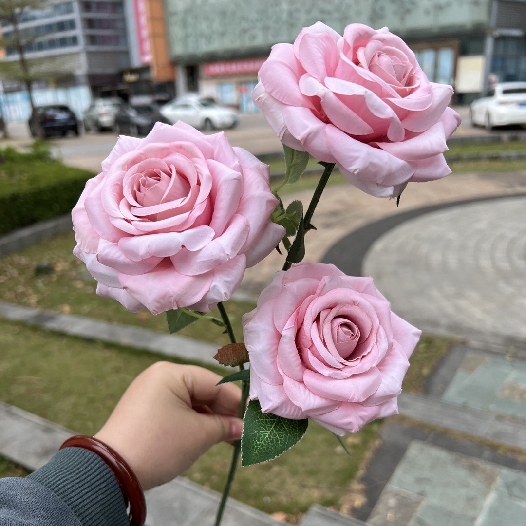 Simulación del Día de San Valentín rosa fabricante 3 sola rama multi-cabeza rosa decoración de la boda flor falsa al por mayor