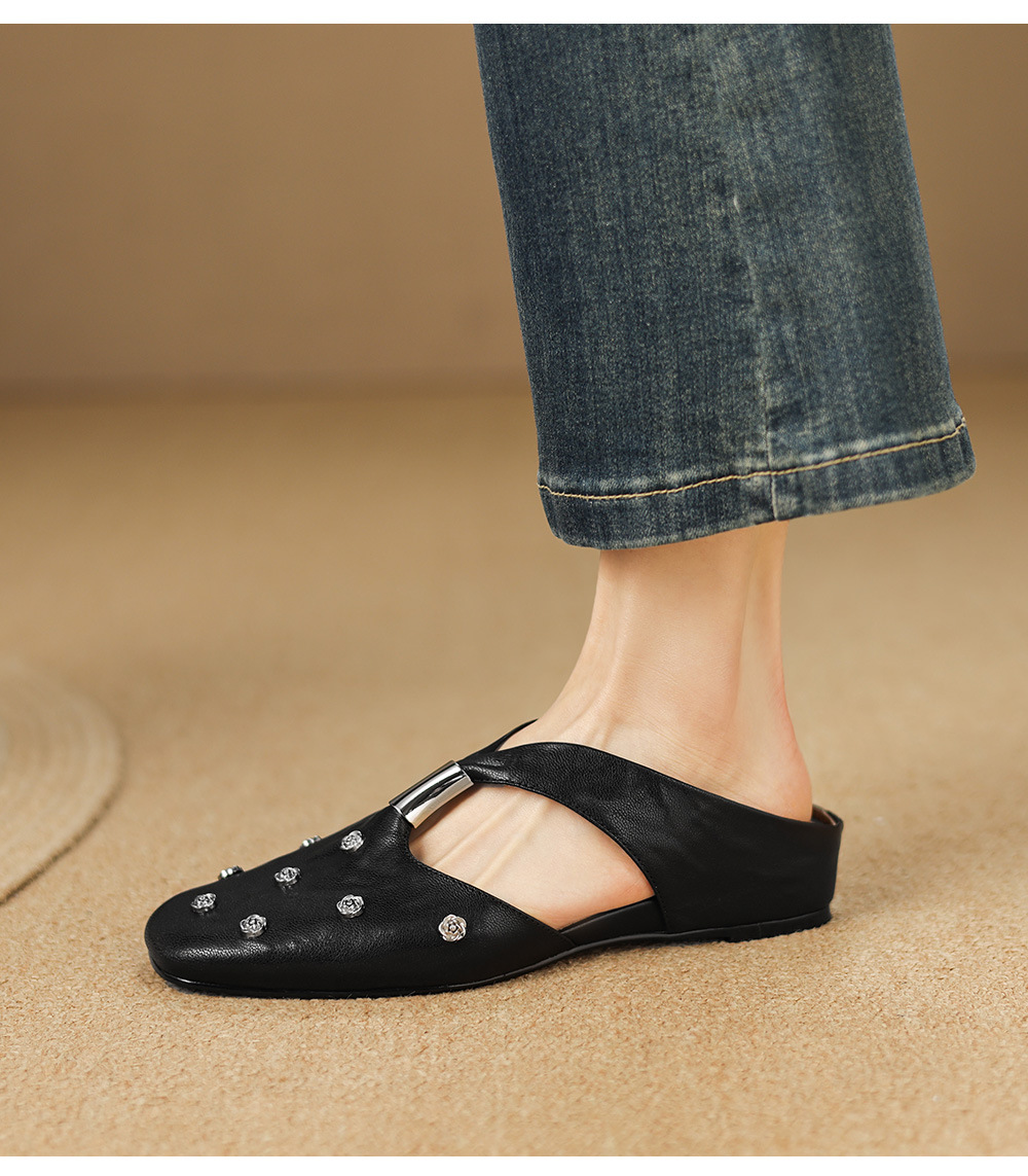 Dép sandal nữ quai chữ V đế bệt da cừu hoa nổi — đen chi tiết 24