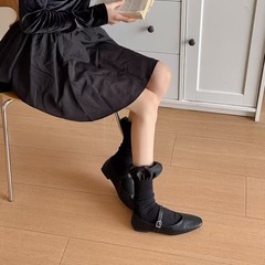 手で立体的に回転する泡の口のしわのハスの花の辺のショーのタイプのすねの靴下