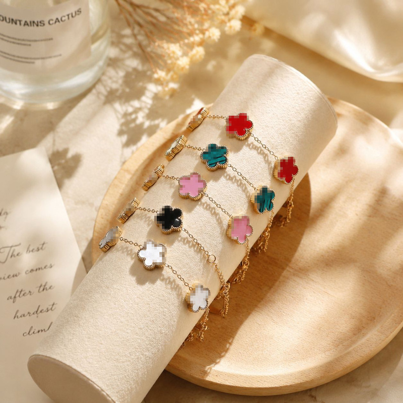 Cross-Border Hot Selling Titanium Steel Golden Clover Bracelet for Women European and American Style Fashion Simple Light Luxury Five-Leaf Clover Forest Cross-Border Hot Selling Titanium Steel Golden Clover Bracelet for Women European and American Style Fashion Simple Light Luxury Five-Leaf Clover Forest