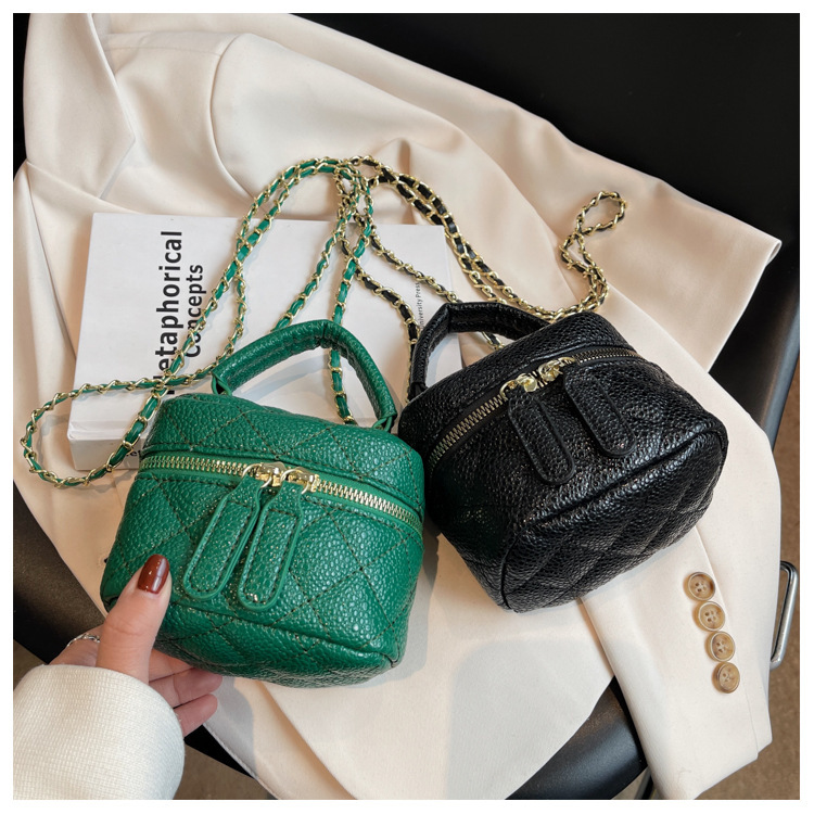 Mini Small Bag Women's New Braided Chain Portable Bucket Bag 14*10.5*9cm display picture 1