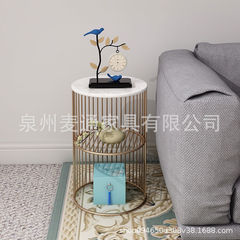 北欧の二重の辺のいくつかの家庭用大理石のベッドのソファーの客間の軽い豪華な鉄芸の金色の円形の小さいお茶のテーブル
