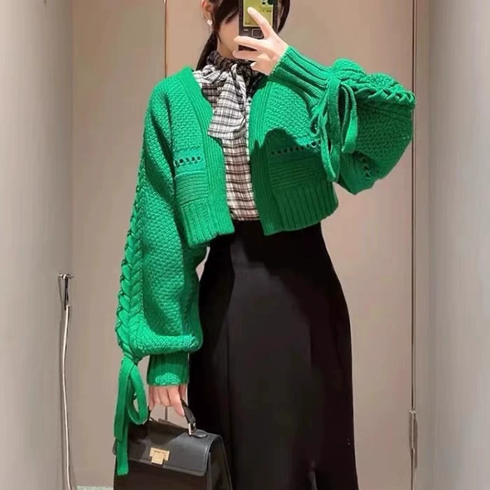 2023 Ранняя осень Шаль Топ Женский Новый Сладкий Сплошной Цвет V-образным вырезом Ремешок Фонарь Рукав Короткий Вязаный Кардиган