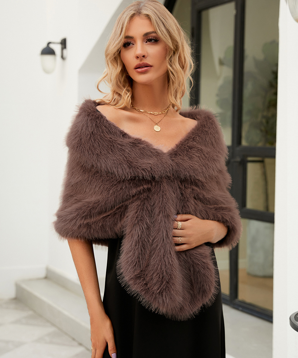 Women's Elegant Solid Color Faux Fur Shawl display picture 5