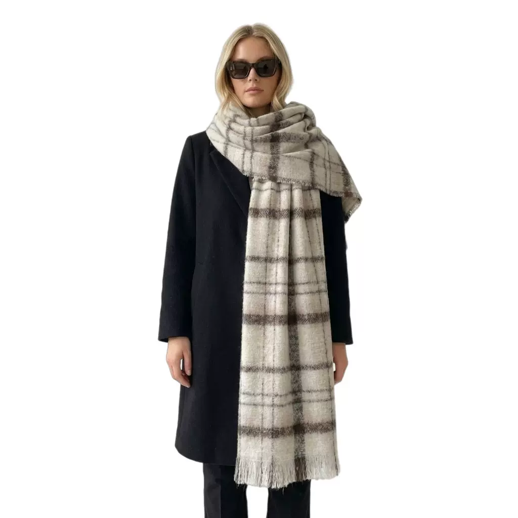 跨境马海毛梭织圈圈纱围巾春秋爆款女百搭格子加厚保暖长款围脖