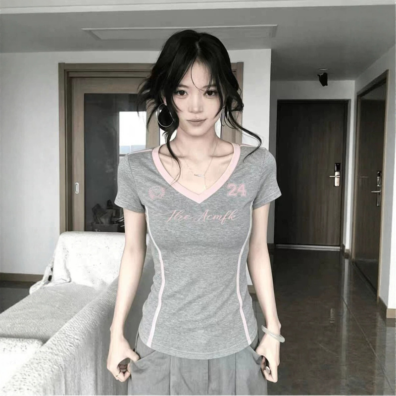 American-Style Spicy Girl Jersey V-Neck Short-Sleeve T-Shirt for Women, Summer 2026 New Slim-Fit Waist-Cinching Sports Crop Top American-Style Spicy Girl Jersey V-Neck Short-Sleeve T-Shirt for Women, Summer 2026 New Slim-Fit Waist-Cinching Sports Crop Top