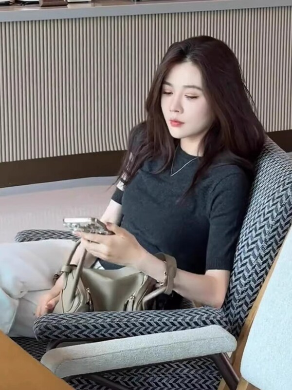 灰色圆领正肩中袖T恤女2025早秋季新款外穿修身显瘦气质内搭上衣|undefined
