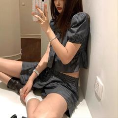 Ranwe比例甜心jennieと同じ小衆のレトロなストライプの紐の泡の袖の半袖のシャツのスカートのズボン