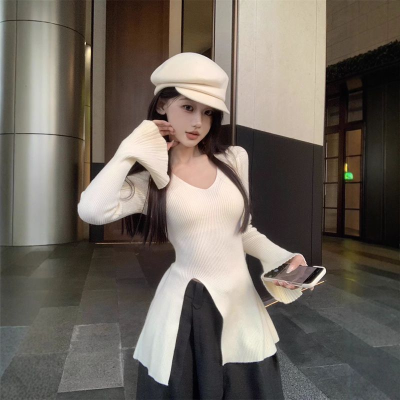 Black V-Neck Bell-Sleeve Knit Top for Women, 2025 Autumn Slim-Fit Sexy Long-Sleeve Base Shirt with Slit for Layering