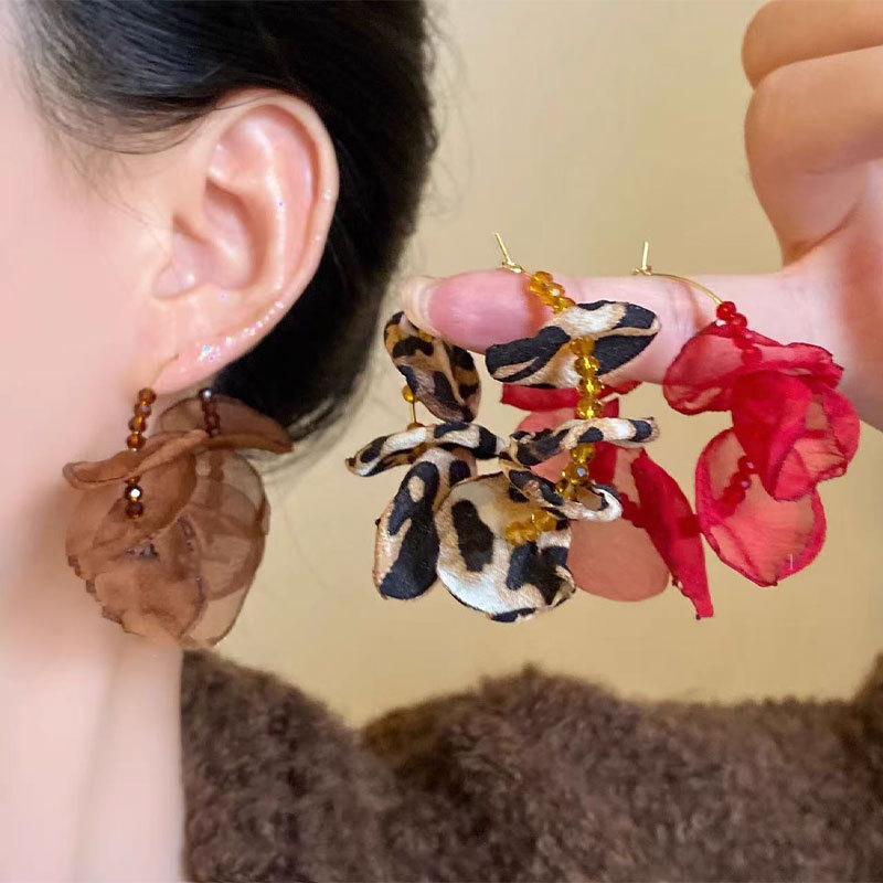 Leopard Petal Beaded Earrings for Women, Fashionable, Exaggerated, Unique and Beautiful Earrings 2025 New Niche Design Ear Jewelry