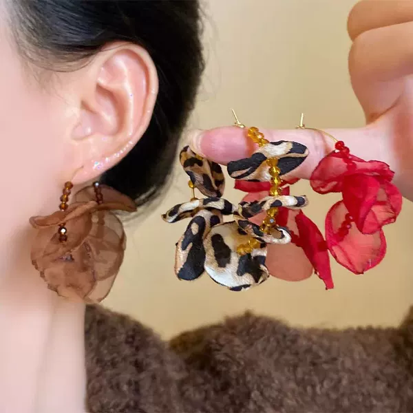Leopard Petal Beaded Earrings for Women, Fashionable, Exaggerated, Unique and Beautiful Earrings 2025 New Niche Design Ear Jewelry