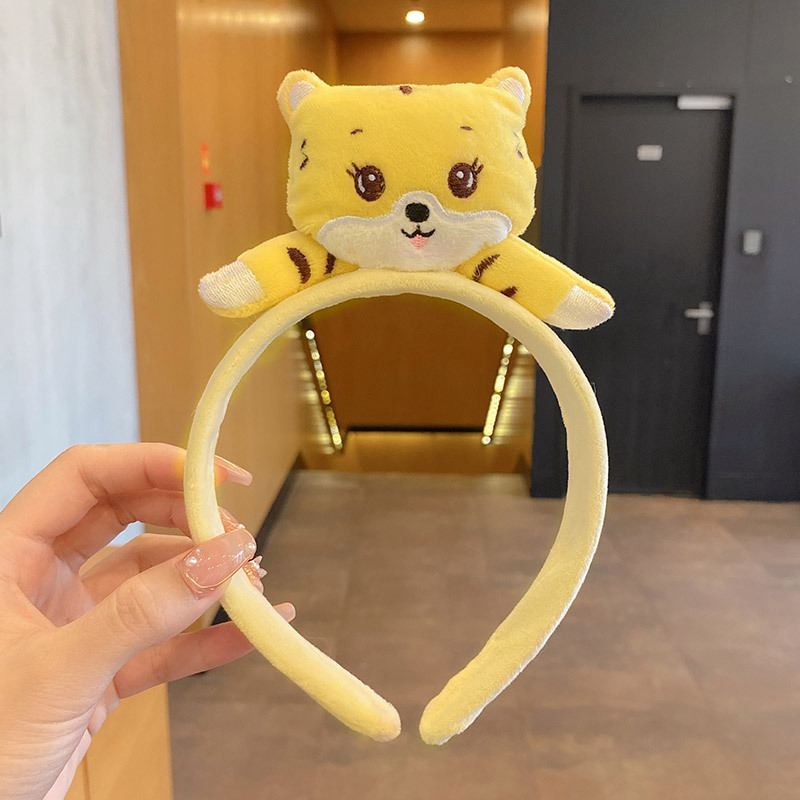 Yellow mother tiger hair hoop