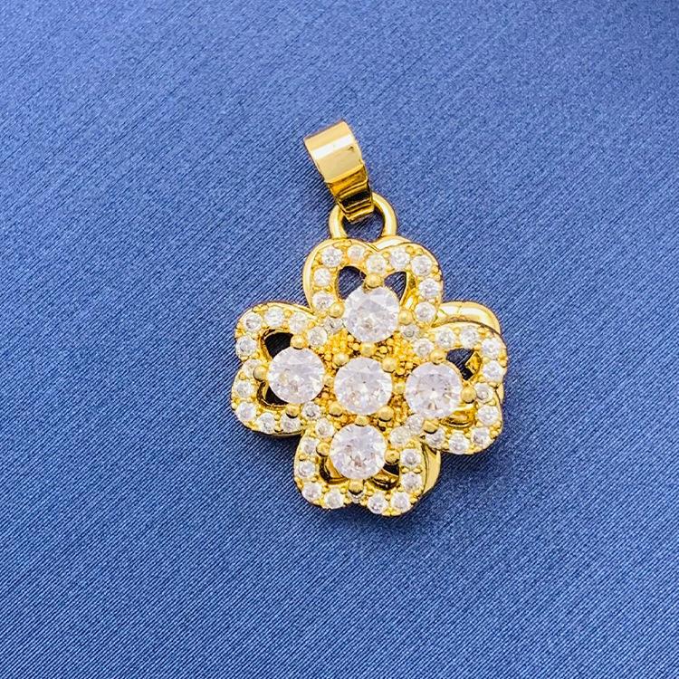 2022 nuevo trébol giratorio simple cien colgante fuente joyería fábrica al por mayor directa sin cadena