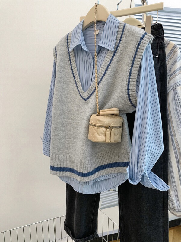 [Three Threads Thickeneded] Gray V-Neck Korean Knitted Vest for Women Early Autumn and Winter Sweater Layered Top