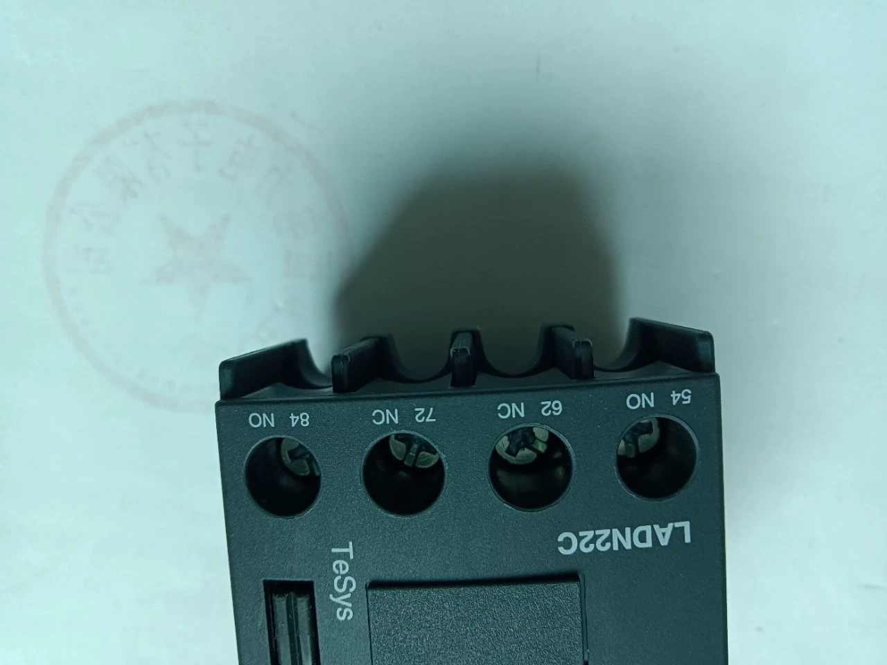 Совершенно новый оригинальный вспомогательный контакт контактора LADN22C
