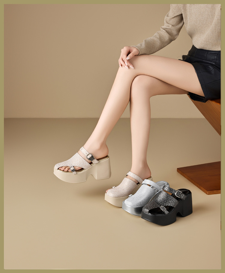 Sandal cao gót nữ đế xuồng platform 10 cm, mũi kín, quai ngang, dáng điệu nhẹ nhàng — màu đen, Vàng nhạt, bạc chi tiết 1