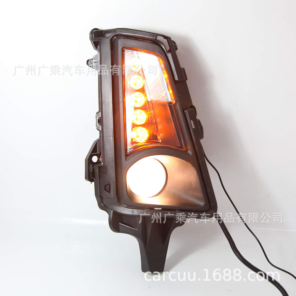 Adecuado para 20-21 Toyota Sea Lion luces diurnas con luces antiniebla halógenas