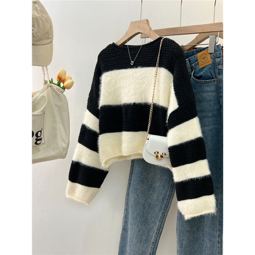 Retro-style Loose Short-Sleeve Lazy-Style Sweater for Women | Autumn/Winter Designer-Friendly Outerwear with Patchwork & Striped Knitted Top