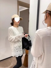 韩国东大门秋季款法式优雅镂空蕾丝拼接打底衫洋气开叉绒面蕾丝衫