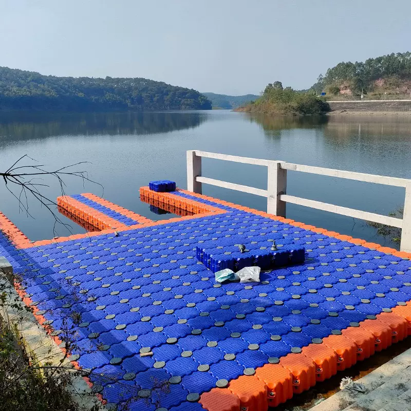 水上浮动码头景区水上浮台游艇码头海上浮桥钓鱼游泳池浮筒