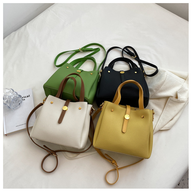 Femmes Faux Cuir Couleur Unie Mode Fermeture Éclair Sac Bandoulière display picture 1