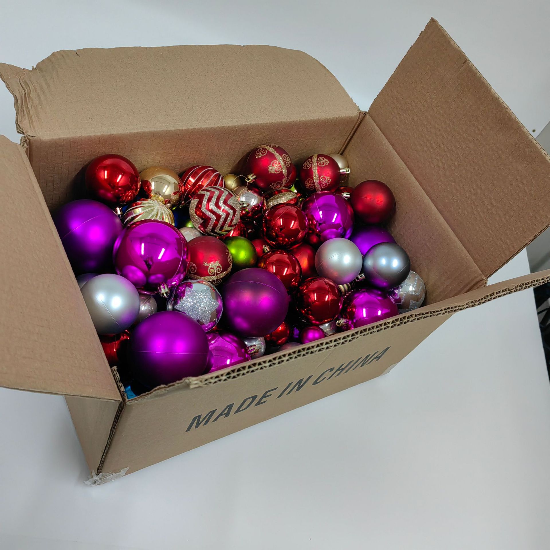 Traje de bola de navidad adornos de árbol de navidad bola decorativa caja completa entrega navidad bola de color navidad pintada